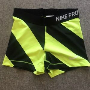 🤩 Nike Dri Fit Shorts - Women’s M fits like Small